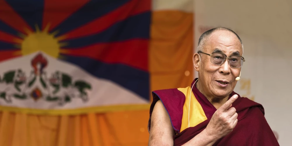 Dalailama ar Tibetas karogu