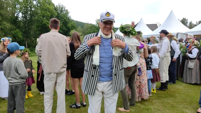 Namatēvs Jūlijs bija saposies par šarmanto blēdi dēvētā Ostapa Bendera tēlā