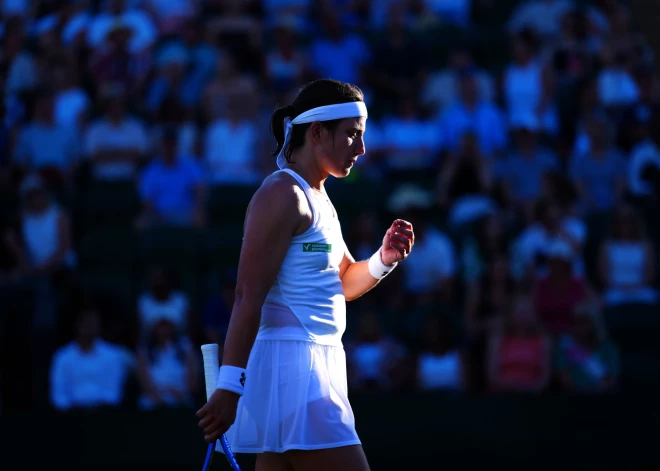 Anastasija Sevastova Vimbldonā pārliecinoši uzvar pirmo setu pret pasaules piekto raketi Paolīni, tomēr pretiniece uzvar pārējos