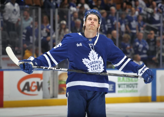 Toronto "Maple Leafs" pamet vairāk nekā 100 punktus sezonā iekrājis hokejists