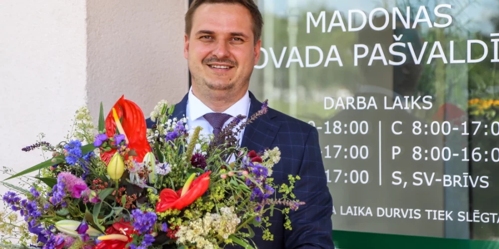 Par Madonas novada domes priekšsēdētāju atkārtoti ievēlē Lungeviču.