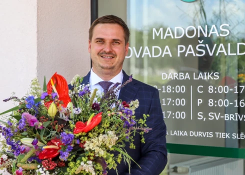 Par Madonas novada domes priekšsēdētāju atkārtoti ievēlē Lungeviču.