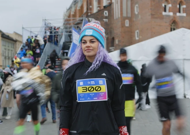 Top filma par Latvijas rekordisti Samantu Petakovu, kura noskrējusi 300 maratonus