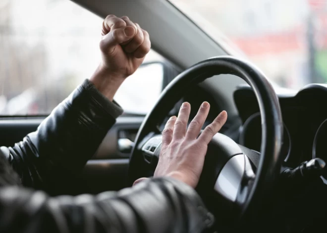 Глава CSDD объяснил, почему агрессивных водителей теперь сажают в тюрьму на два года