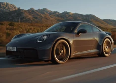 Porsche 911 Carrera jaunākais izlaidums sastop Latvijas ceļus