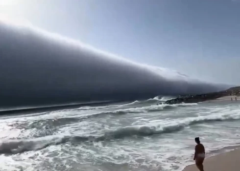 "Cunami mākonis" pie Portugāles krastiem (ekrānuzņēmums no video)