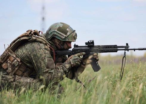 Krievijas militārists apmācībās 2025. gada 1. jūlijā./Ilustratīvs attēls.