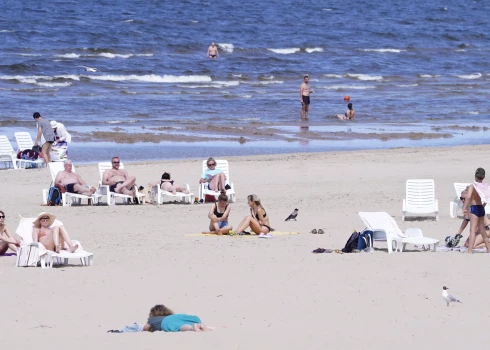 Будет жарко - воздух прогреется до +25…+29°, прохладнее будет только местами в прибрежных районах, где максимальная температура составит +20…+24°.