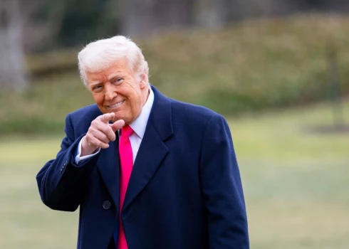 Дональд Трамп политику и бизнес не разделяет.