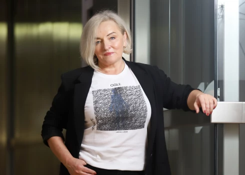 “Vārds “pašnāvība” joprojām ir stigma. Mēs nerunājam caur puķēm, mēs saucam lietas īstajos vārdos un esam gandarīti, ka, gadiem ejot, sabiedrība pie tā pierod un kļūst pieņemošāka, jo – runāšana par pašnāvību neizraisa pašnāvību,” saka Irēna Cepurīte.