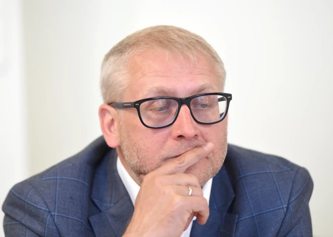 Saldus novada ārkārtas sēdē ievēlēti trīs domes priekšsēdētāja vietnieki