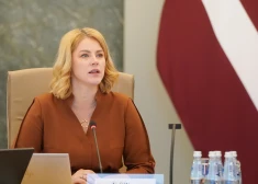 Premjere pieļauj jaunu taupības pasākumu nepieciešamību, bet partiju finansējuma mazināšanai klāt ķerties nevēlas
