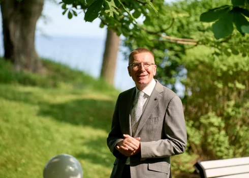 Valsts prezidents Edgars Rinkēvičs kļuvis par "Citi zēni" jaunās dziesmas līdzautoru.
