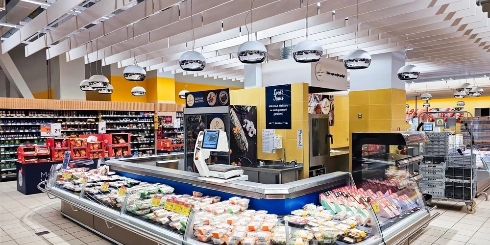 Среднее снижение цен на продукты из корзины за первую неделю составило около 30%, при этом 40% товаров в ней — от латвийских производителей. 