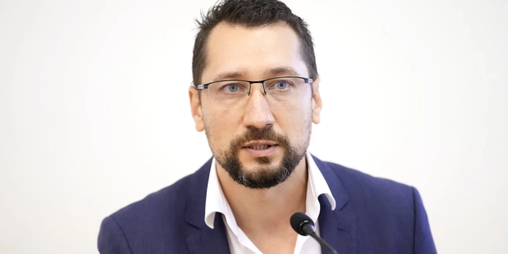 Liekais svars un aptaukošanās var veicināt vairāk nekā 200 dažādu citu saslimšanu attīstību, tādēļ ir svarīgi savlaicīgi vērsties pie ģimenes ārsta, lai pārrunātu labākos risinājumus svara korekcijai."