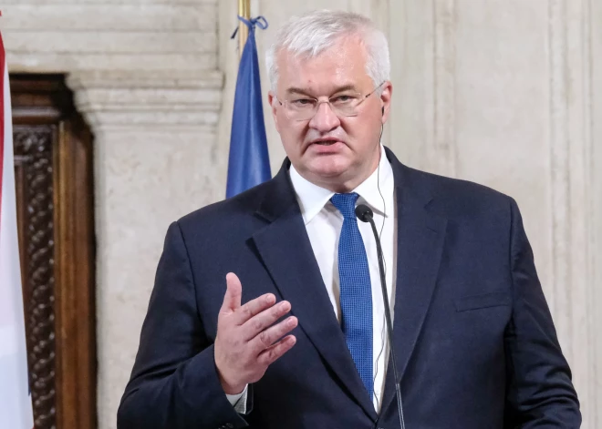 Ukraina izsauc ASV diplomātu saistībā ar ieroču piegāžu apturēšanu