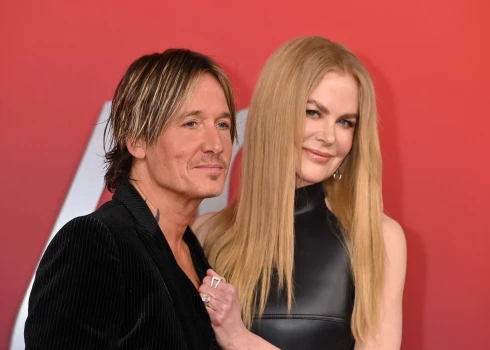 Nikola Kidmena un Kīts Urbans kantri mūzikas balvu ceremonijas vakarā šā gada 8. maijā.