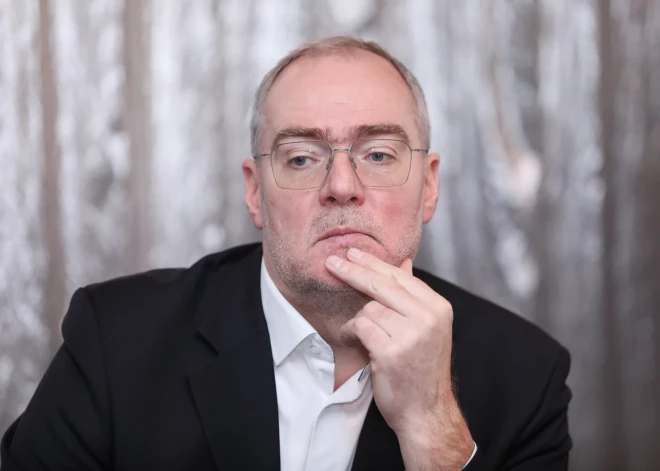 Veselības ministrijā grib taupīt uz veselības rēķina: Abāšins brīdina par darba tirgus sekām