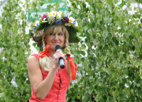 Dziesminiece Gunta Lodziņa.