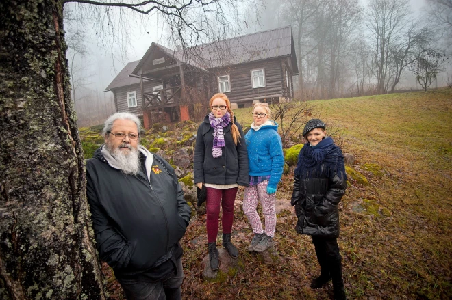 Haralds un Gita Sīmaņi savas audžumeitas Samantu un Martu Līgu audzināja mīlestībā.