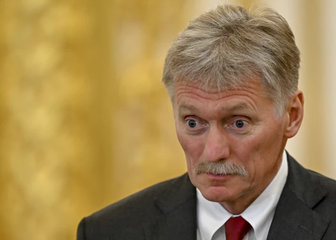 Peskovs laimīgs par ASV pārtrauktajām ieroču piegādēm Ukrainai: beidzot varētu salauzt Ukrainas pretestību