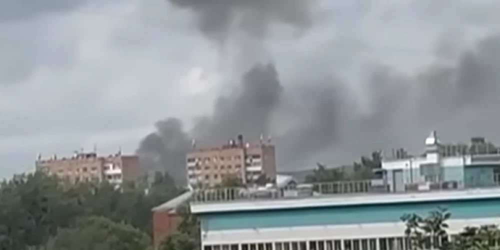 Ukraiņu dronu triecienā otrdien cietusī Iževskas bruņojuma rūpnīca "Kupol" apturējusi darbu (ekrānuzņēmums no video)