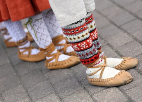 Deju kopa "Jumītis" no Anglijas meklē puišus dalībai Dziesmu un deju svētkos.