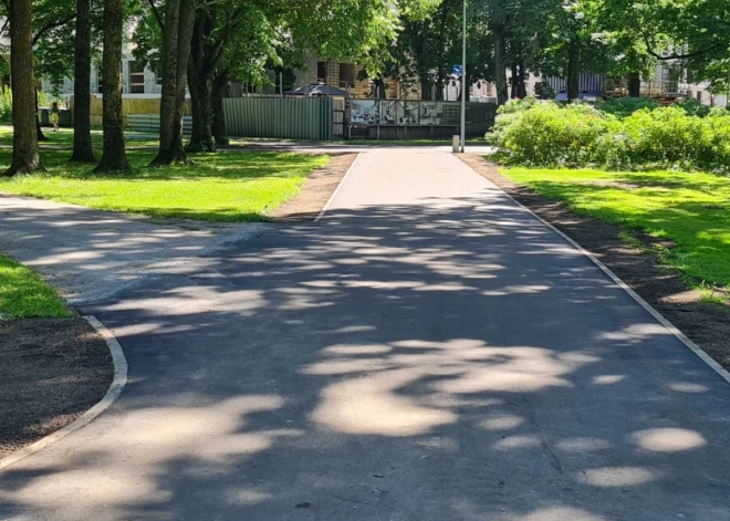 В Риге за 200 730 евро обновили пешеходные дорожки в Латгальском парке