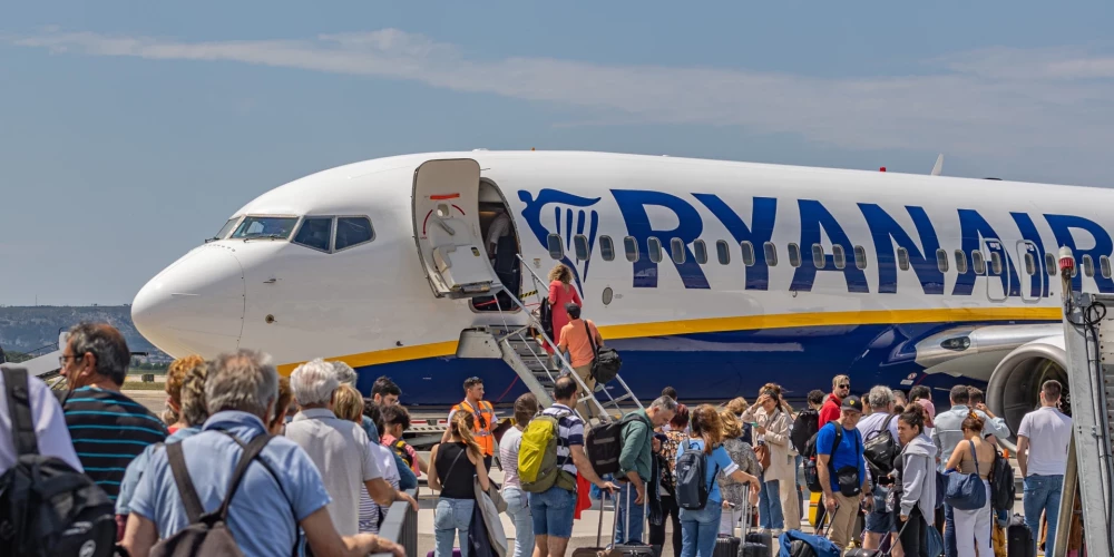 "Ryanair" atceļ lidojumus 30 000 pasažieru. 
