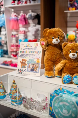 Именно в мастерской Build-A-Bear в Spice будет действовать особое предложение ко дню рождения — посетите мастерскую в свой день рождения и получите именного мишку за столько евро, сколько вам исполняется лет! 