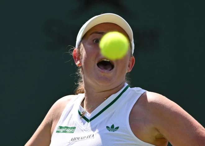 Ostapenko un Sji pārliecinoši pārvar Vimbldonas dubultspēļu pirmo kārtu