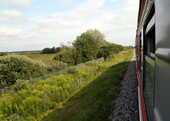 Pirms Imantas dzelzceļa stacijas zem vilciena pakļuvis cilvēks