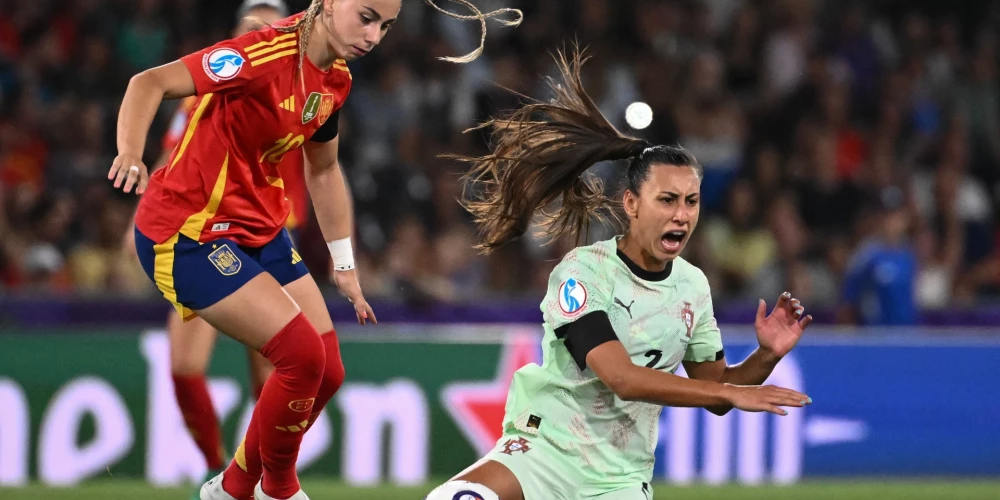Spānijas futbolistēm graujoša uzvara Eiropas čempionāta mačā.