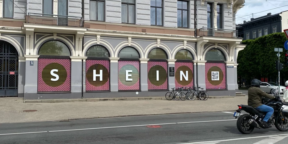 "Shein Club", kas atrodas Brīvības ielas un Raiņa bulvāra krustojumā, iepretim Brīvības piemineklim. 