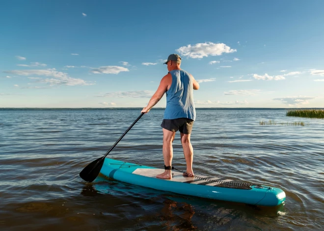 Двое людей на SUP-досках не смогли добраться до берега Кишэзерса