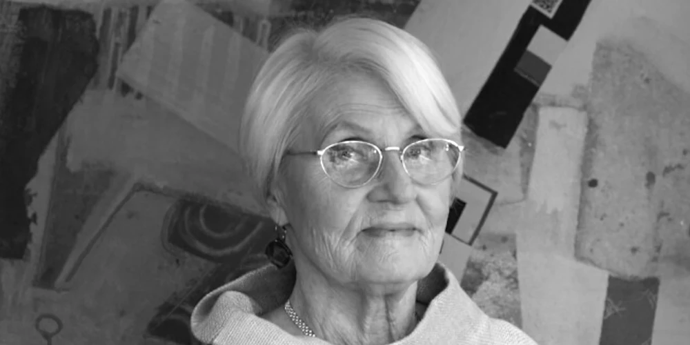 Māksliniece Džemma Skulme devās mūžībā 2019. gada 9. novembrī.
