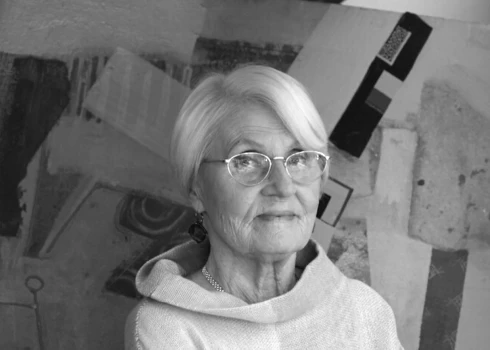 Māksliniece Džemma Skulme devās mūžībā 2019. gada 9. novembrī.