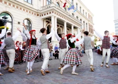 Doma laukumā varēs vērot 14 Skolu jaunatnes dziesmu un deju svētku pasākumu tiešraides