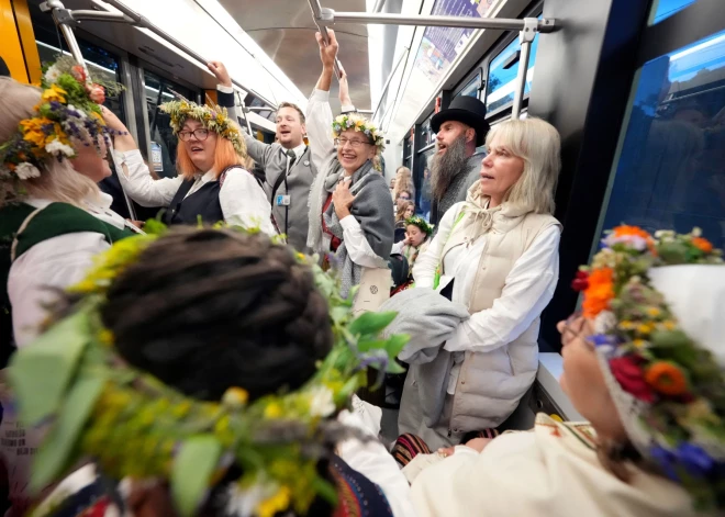 No šodienas iespējams iegādāties īpašās dziesmu svētku Rīgas sabiedriskā transporta biļetes