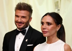 Deivids un Viktorija Bekhemi atzīmē 26. laulības gadadienu. Kā sākās viņu mīlasstāsts?