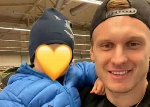 Янис Тимма (1992–2024) с сыном Кристианом.