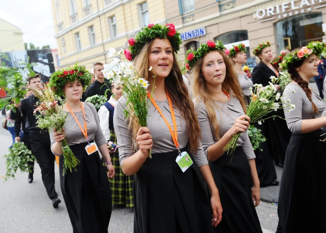 Sākuši uzdarboties krāpnieki, kas it kā tirgo Skolēnu dziesmu svētku biļetes