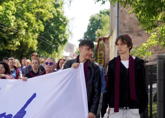 Genocīdā cietušo ebreju piemiņas dienas gājiens "Dzīvo gājiens".