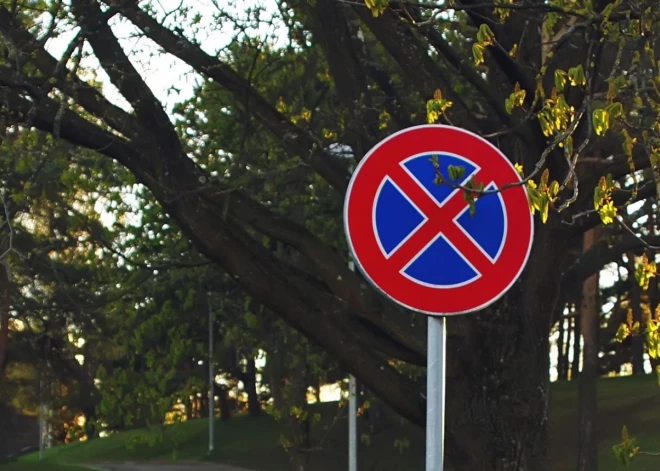 Iepazīsties ar satiksmes ierobežojumiem svētku laikā - tavs auto var tikt pārvietots uz citu vietu