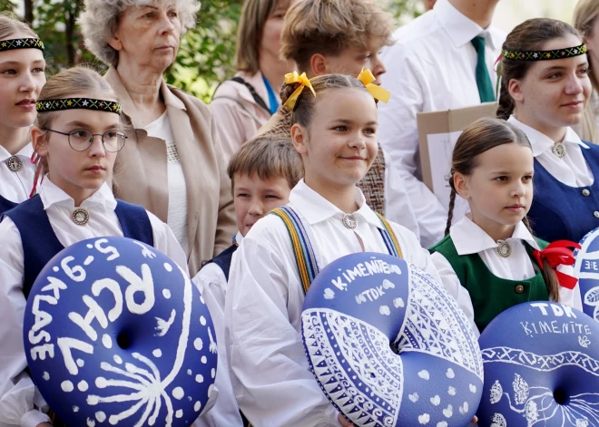 "Bija vēlme radīt sajūtu, ka jaunieši veido svētkus jauniešiem," saka "Te-aust" koncerta režisors Juris Jonelis