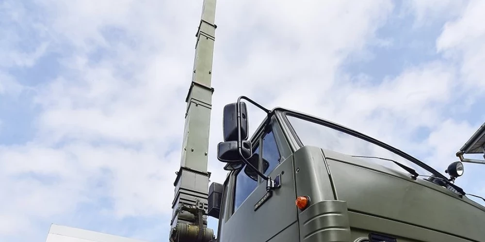 GT-01 "Murmansk-BN" sistēma - kravas automašīna ar jaudīgām 32 metru antenām.