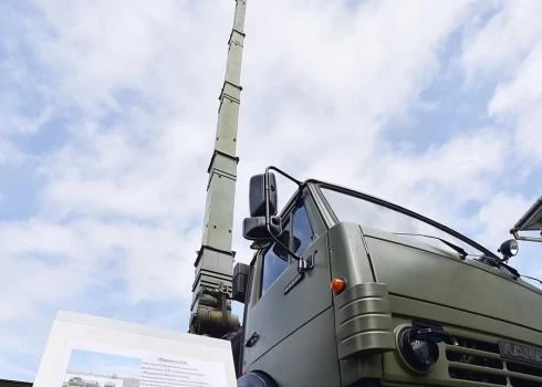 GT-01 "Murmansk-BN" sistēma - kravas automašīna ar jaudīgām 32 metru antenām.