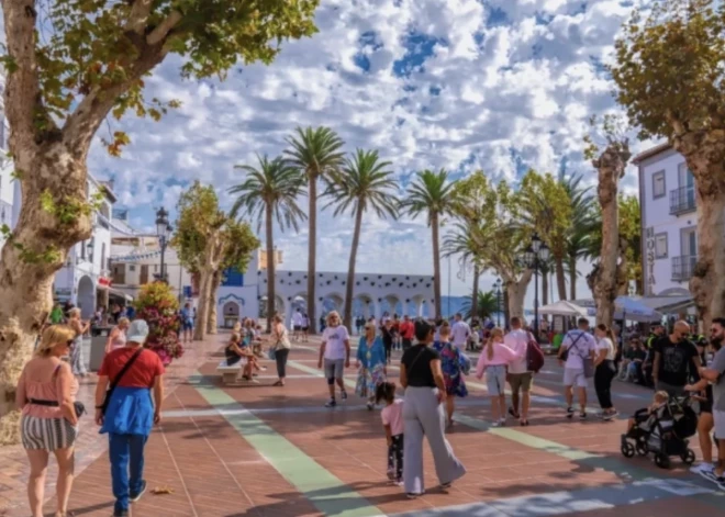 Brīdina tūristus, kuri brauc uz Spāniju: būs jāievēro šie četri noteikumi