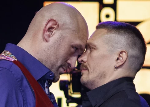 Taisons Fjūrijs (no kreisās) boksā grib atgriezties tikai ar vienu mērķi.