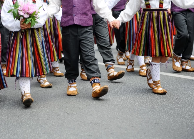 Dace Melbārde par Skolēnu dziesmu un deju svētkiem: “Ja redzam, ka kādam nepieciešams atbalsts, rīkojamies”